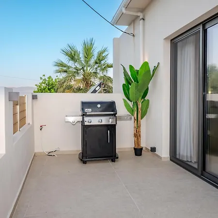 فيلة Anar Luxury Kalamákion