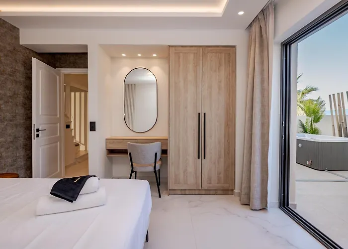 Anar Luxury فيلة Kalamákion