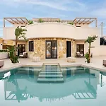 Anar Luxury Villa Kalamákion
