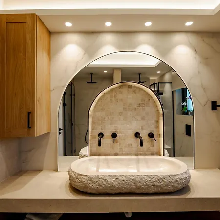 Willa Anar Luxury