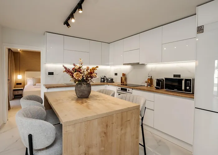 Anar Luxury